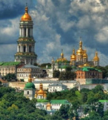КМДА хоче розірвати договір оренди з забудовником, який розпочав незаконну забудову на схилах Дніпра