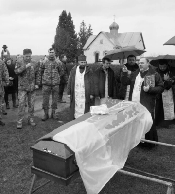 У Луцькій громаді попрощалися із полеглим 28-річним солдатом Денисом Костюком