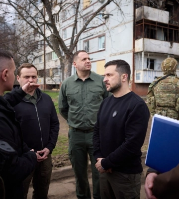 Президент ознайомився з перебігом ліквідації наслідків російського удару по Запоріжжю 22 березня