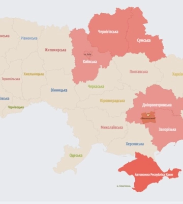 Жителів київської області повідомили про атаку ворожих дронів, працює ППО