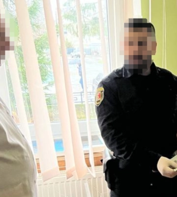 Його затримали «на гарячому»: на Закарпатті перед судом постане медик-хабарник