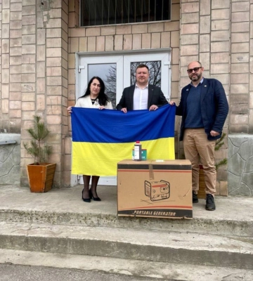Ліцеї Нововолинської громади отримали генератори від іноземних партнерів