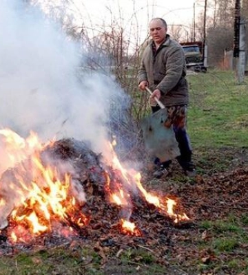У громаді на Полтавщині заборонили спалювати траву, листя та сміття