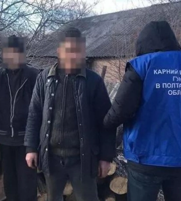 На Полтавщині чоловік змушував неповнолітнього красти дрова — справа у суді