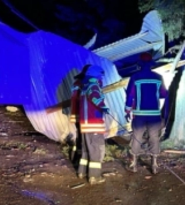 Закарпатські рятувальники працювали всю ніч над усуненням наслідків буревію