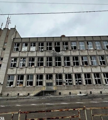 Російські війська обстріляли виробниче приміщення &quot;Укрпошти&quot; в Херсоні: є руйнування