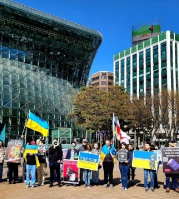 Перед российским посольством в Корее украинцы провели акцию протеста