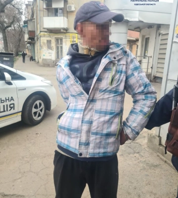 В Одесі перехожі самотужки затримали нахабного крадія