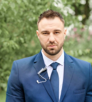 Евгений Олейник: Во время гастролей "Эмигрантов" "божьи люди" украли у нас весь реквизит Евгений Олейник: Во время гастролей "Эмигрантов" "божьи люди" украли у нас весь реквизит