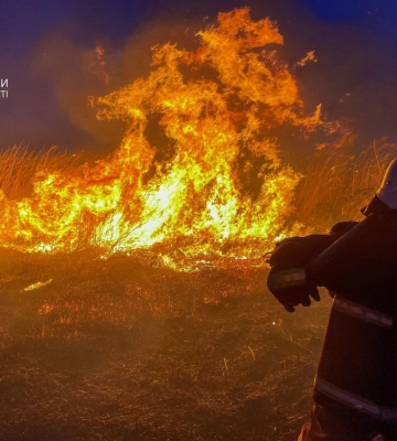 В Одесі ліквідували масштабну пожежу на площі близько 3000 м2, - ФОТО, ВІДЕО