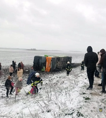 На Хмельниччині перекинувся пасажирський автобус