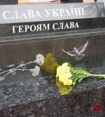 «Если будет нужно — перевернем мир»: в Одессе открыли мемориал памяти погибших военнослужащих