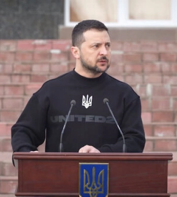 Зеленский посетил Ахтырку и вручил отличие города-героя. ВИДЕО