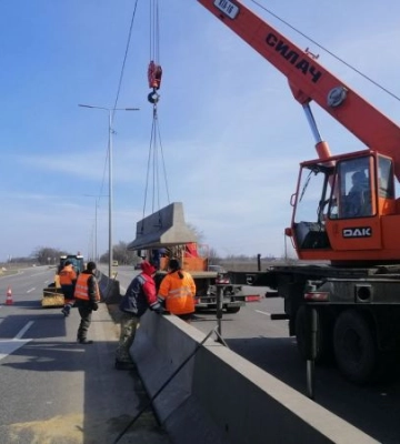 На Миколаївщині відновлюють дорожні обмежувачі