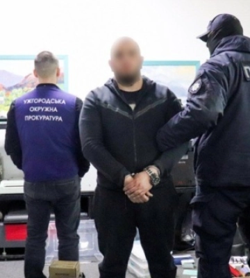 35-річний ужгородець налагодив масштабне виготовлення підробних документів
