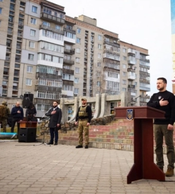Зеленський відвідав потерпілі внаслідок російських обстрілів міста Сумської області