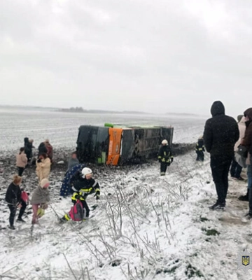 У Хмельницькій області перекинувся автобус: постраждали 18 людей