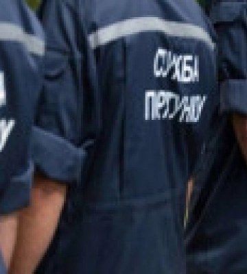 У негоду четверо людей опинились посеред річки у Старому Самборі