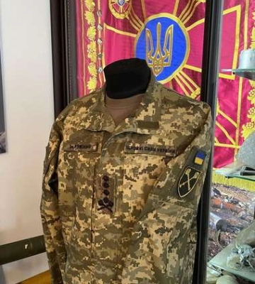 У луцький музей передали форму Валерія Залужного