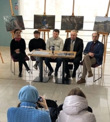 Фотовиставка “Історії з окупованого Криму” відкрилась у Луцьку