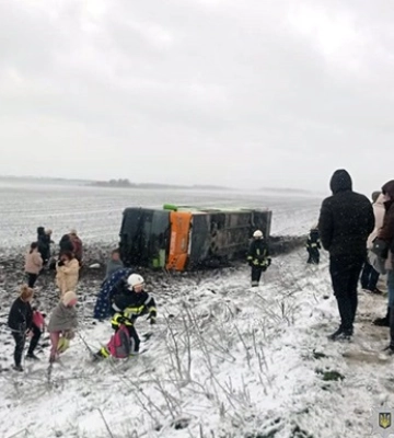 ДТП з автобусом у Хмельницькій області: 18 людей потрапили до лікарні