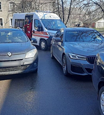 У Сумах пенсіонерка потрапила під колеса авто