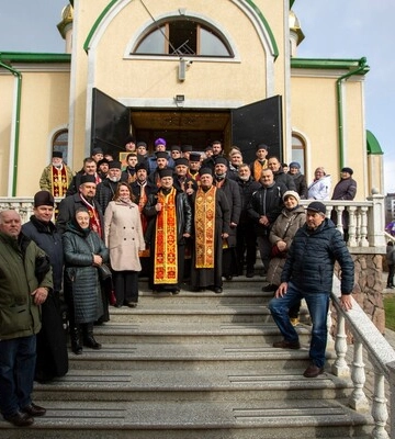 В Івано-Франківську позбулися храмів УПЦ МП: під час богослужіння не обійшлося без сутичок