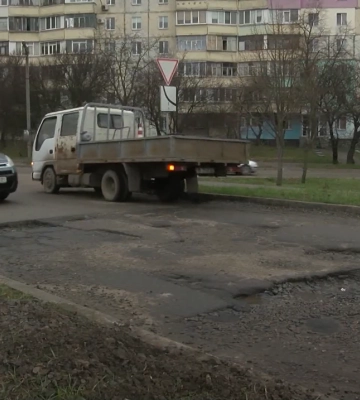 ТОП-5 найбільших ям на дорогах: які вулиці перемогли в змаганнях по бездоріжжю на думку полтавців?