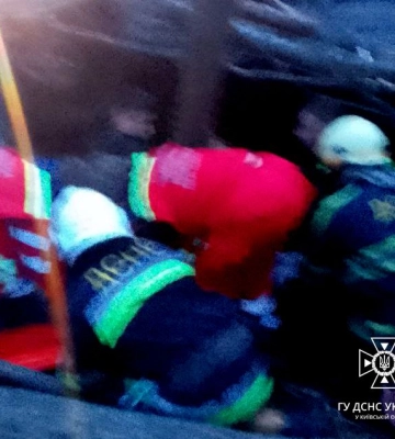 ДТП на Київщині: двоє дорослих загинули, дитину деблокували з авто (ФОТО)
