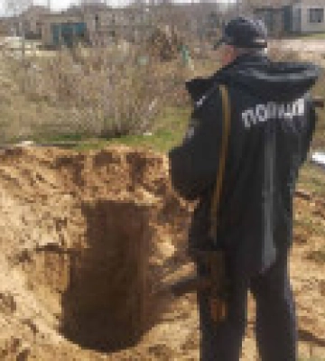 В Ізюмі поліція вилучила тіло жінки, яка загинула під час ворожого обстрілу міста