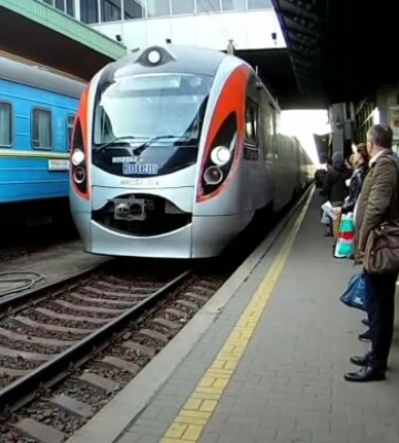&quot;Укрзалізниця&quot; дозволила повернути всю суму за квиток, якщо поїзд пішов без вас: головні зміни