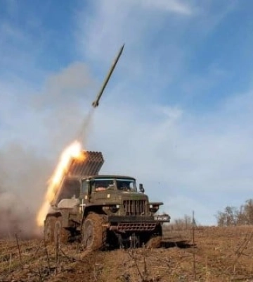 Ворог наступає на Лиманському, Бахмутському, Авдіївському та Мар’їнському напрямках, Сили оборони відбили 57 атак за добу, - Генштаб