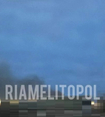 В Мелитополе с самого утра мощные взрывы – в северной части города зарево (видео)