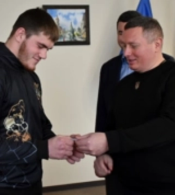 Любешівським спортсменам вручили посвідчення майстрів спорту