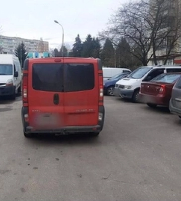 У Луцьку Opel, здаючи назад, збив жінку – її госпіталізували (фото)