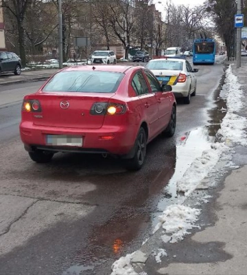 У Рівному водійка &quot;Mazda&quot; збила на &quot;зебрі&quot; 16-річну дівчину (ФОТО)