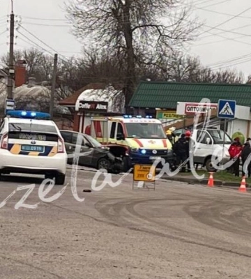 В Олександрії сталася ДТП за участі ZAZ Daewoo та Range Rower: травмувалися дві людини
