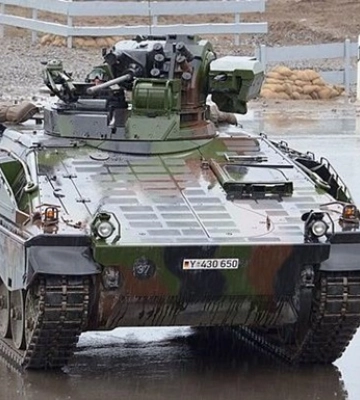&quot;Чудовий приклад німецької якості&quot;: Резніков випробував БМП Marder, які прибули в Україну