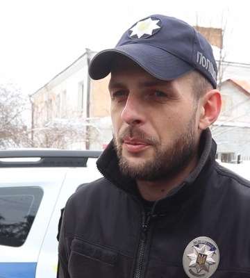 Неподалік Рівного капітан звільнив матір та дитину з перекинутого авто й завіз до лікарні
