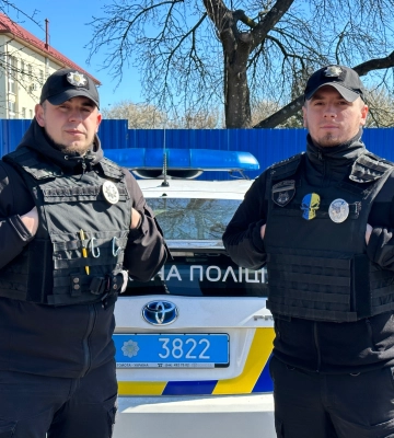 На Закарпатті патрульні супроводили до лікарні жінку, якій стало зле