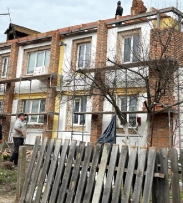 У Ворзелі почали відновлення пошкоджених будинків