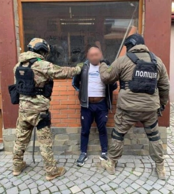 У Мукачеві поліцейські припинили злочинну діяльність ще одного наркоторговця: фігуранта затримали під час чергової зустрічі з&amp;hellip;