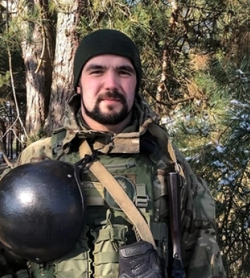 Волинський гвардієць займається дизайном окопів та вогневих позицій 