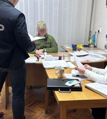 ДБР затримало двох військових, які допомагали ухилянтам за гроші
