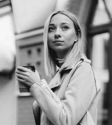 Подав на мене в суд, – дружина Віктора Павліка зі сльозами на очах розповіла про рідного тата