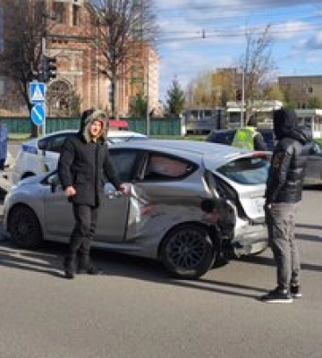 У Луцьку легковик зіштовхнувся з автомобілем рятувальників
