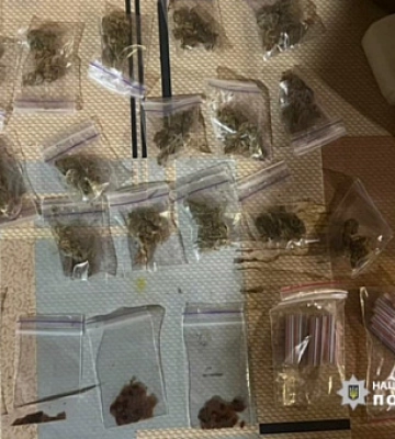 У Криворізькому районі впіймали злочинців, що збували канабіс та метамфетамін