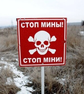 Легковий автомобіль підірвався на протитанковій міні на Харківщині, 2 людей загинули, - ДСНС