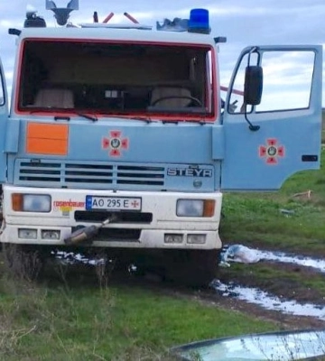 В Николаевской области на мине подорвался автомобиль ГСЧС, есть пострадавший