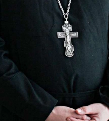 П‘яний, як чіп, батюшка УПЦ МП намагався прорватися на авто до Києва